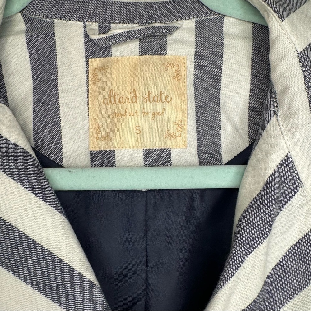 Women’s alter’d state double breasted tie waist trench coat size small. Like new - Picture 6 of 7